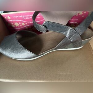 New Dansko Sandals 11